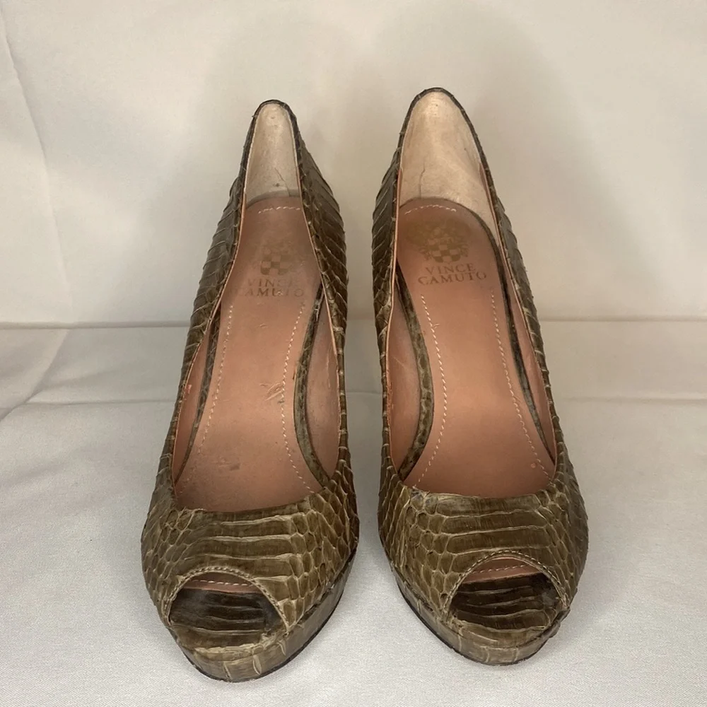 Vince Camuto Snake Skin heels - Picture 2 of 10